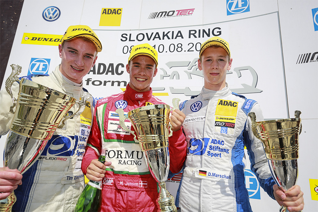Mikkel Jensen omgivet af Tim Zimmermann og Dennis Marschall
(Foto: ADAC Motorsport)